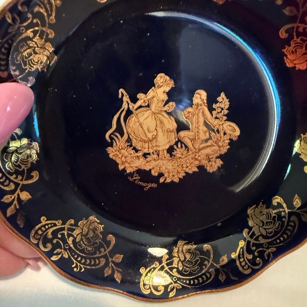 Limoges Cobalt Deep Cabinet Plate • Gold Courting Couple • 4” • France - Picture 4 of 10